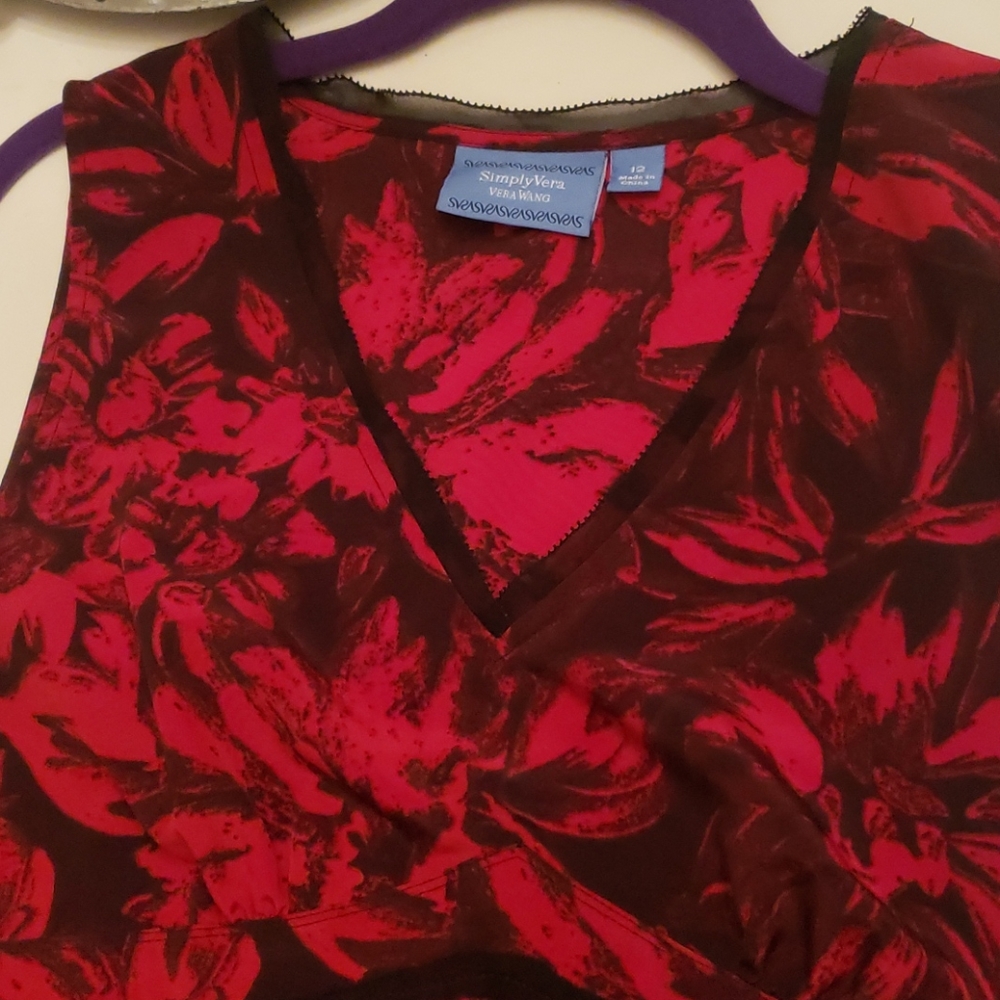 Vera Wang Beautiful elegant red dress